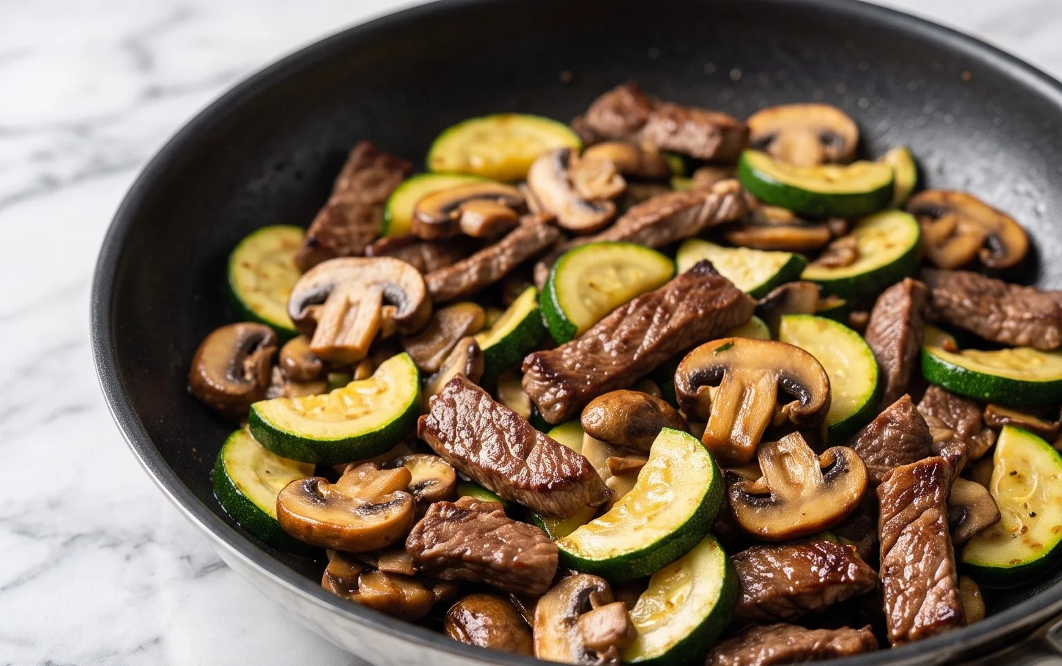 Zucchini-Cbeef hampignonpfanne